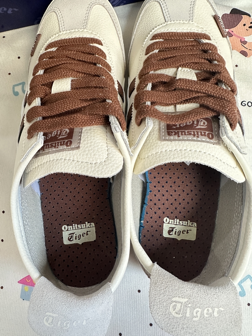 Onitsuka Tiger Classic Mexico 66 Series: White & Brown Casual Sneakers - Picture 4 of 6